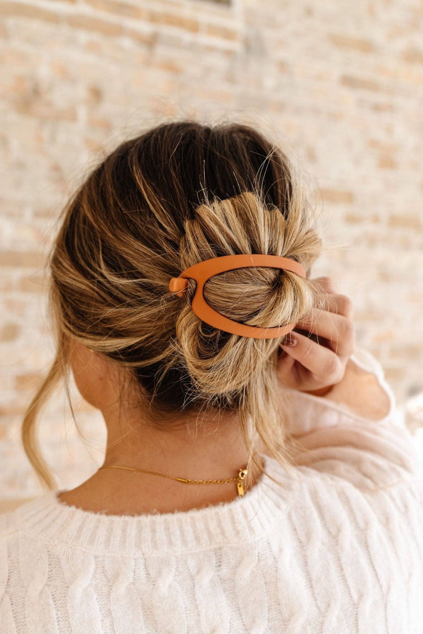 Cutout Oval Clip: Matte Clay
