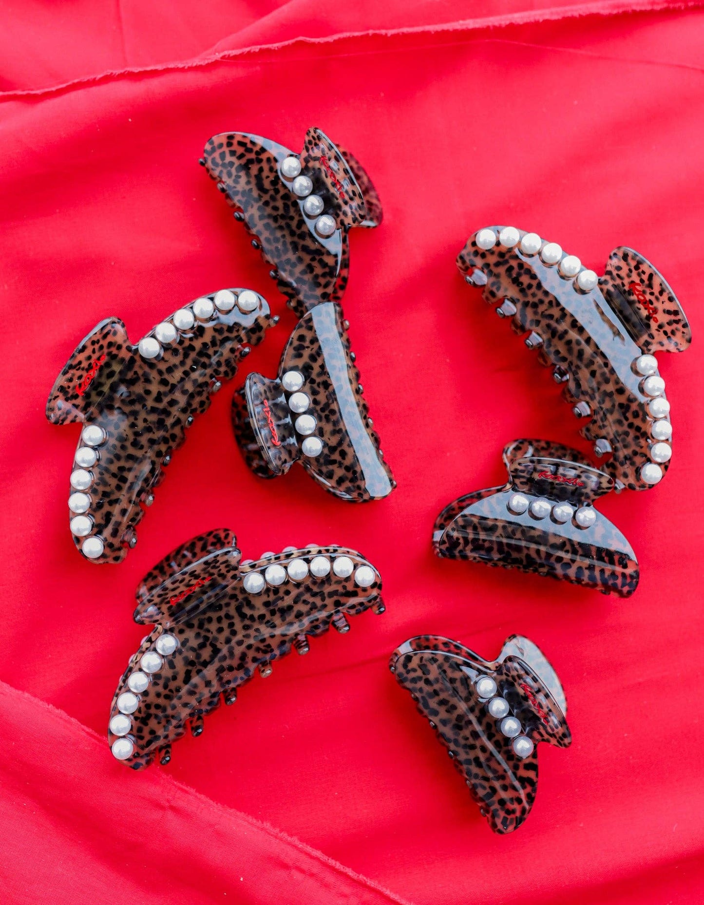 LOVE IS IN THE HAIR CLAW: OVERSIZED CLAW