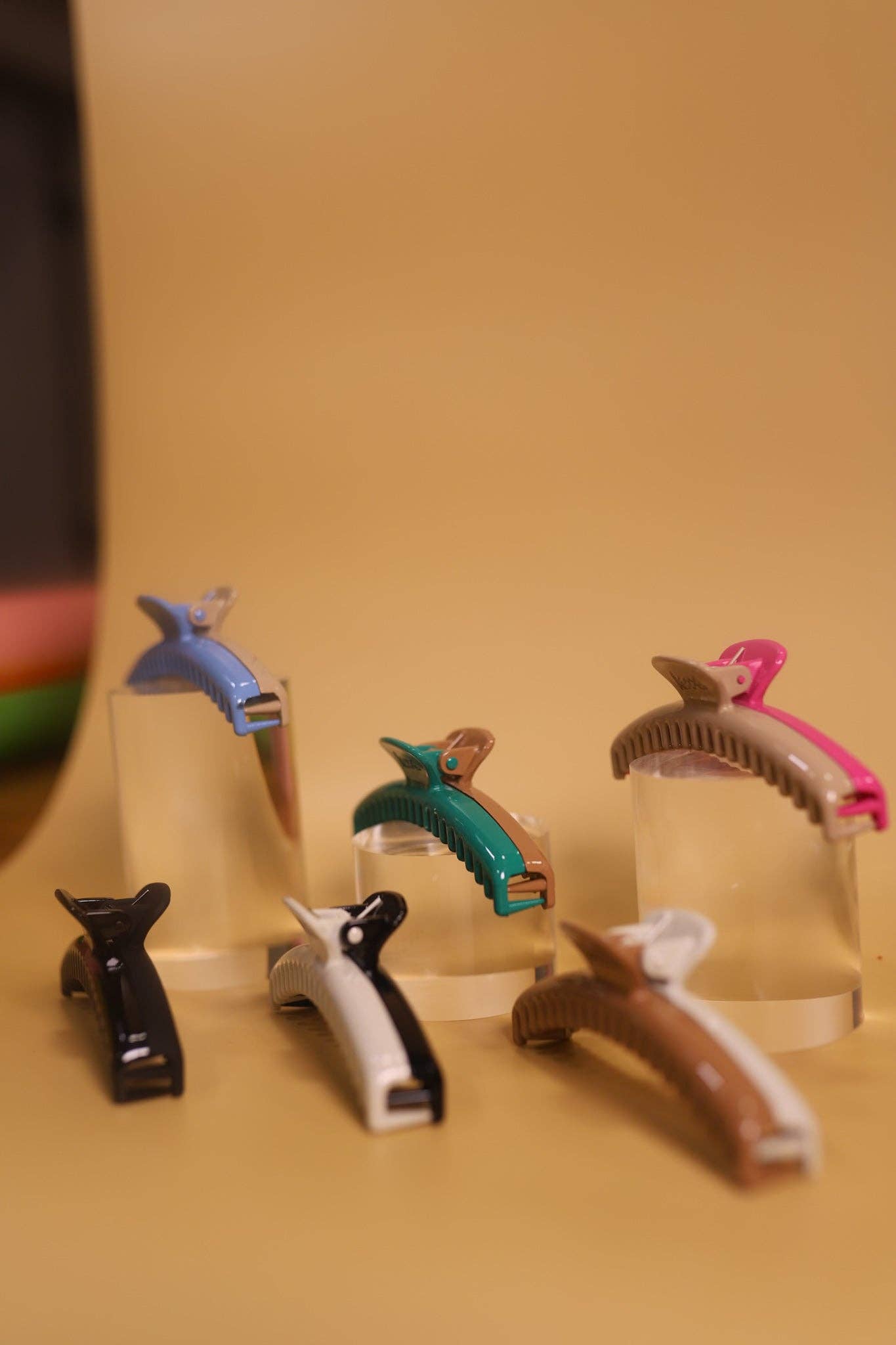 KAXI TWO-TONED SHINY MIDI HOLD EVERYTHING CLAW: SEA GREEN + LIGHT BROWN