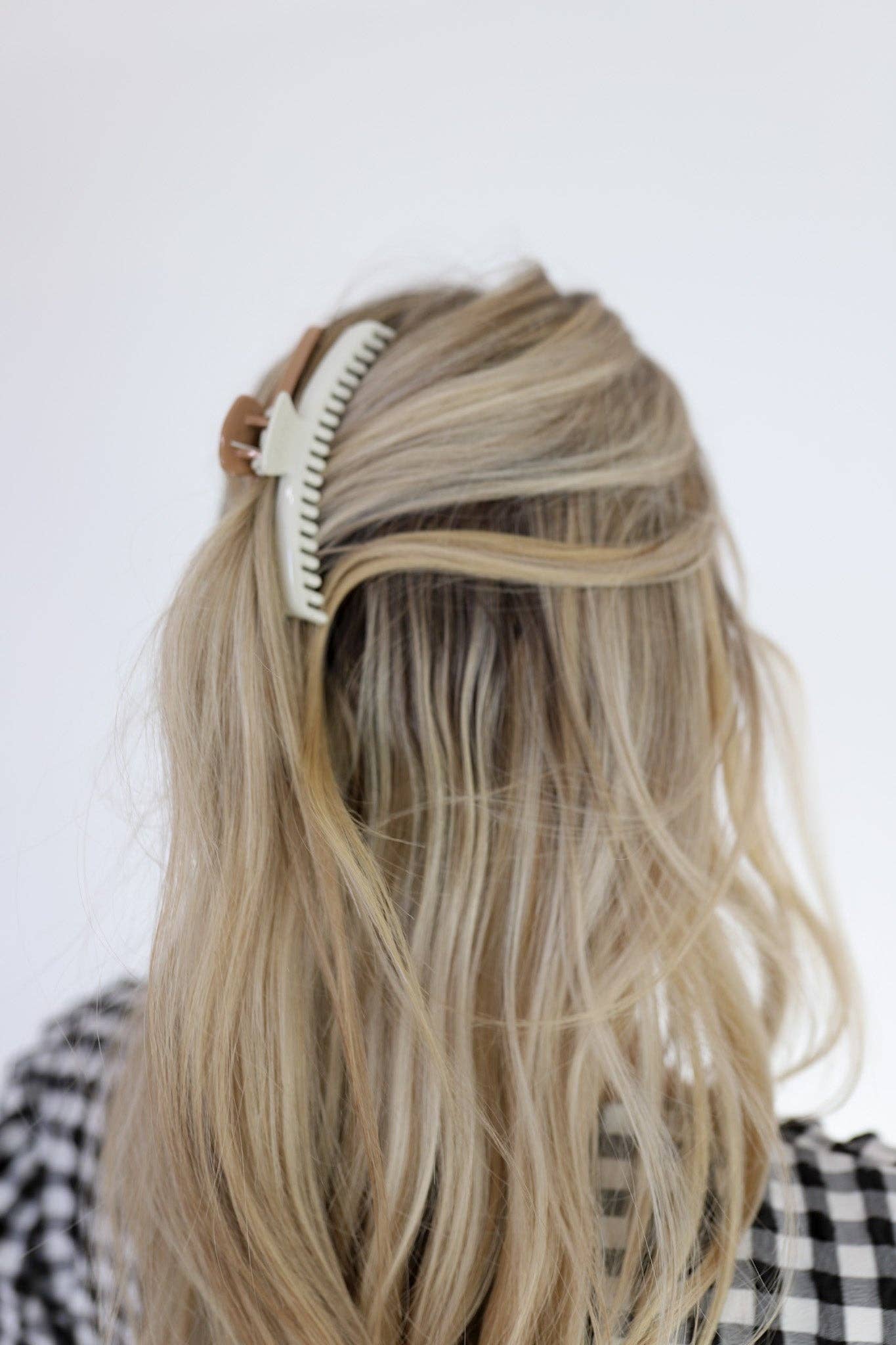 KAXI TWO-TONED SHINY MIDI HOLD EVERYTHING CLAW: SEA GREEN + LIGHT BROWN
