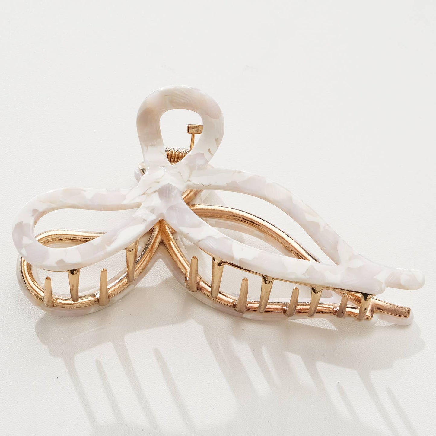 Sabrina Vintage Snow | Large Ribbon Metal Bow Claw Clip: Assorted
