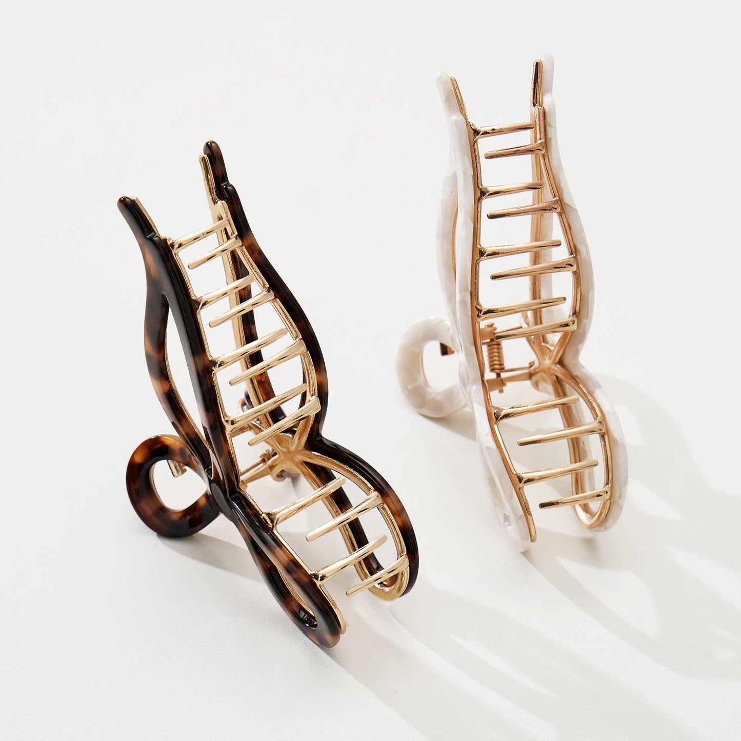 Sabrina Vintage Snow | Large Ribbon Metal Bow Claw Clip: Assorted