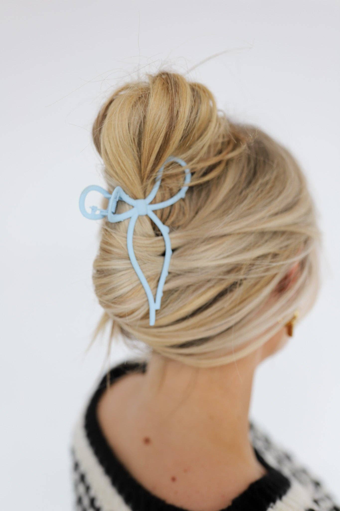 THE METAL BOW CLAW: BABY BLUE
