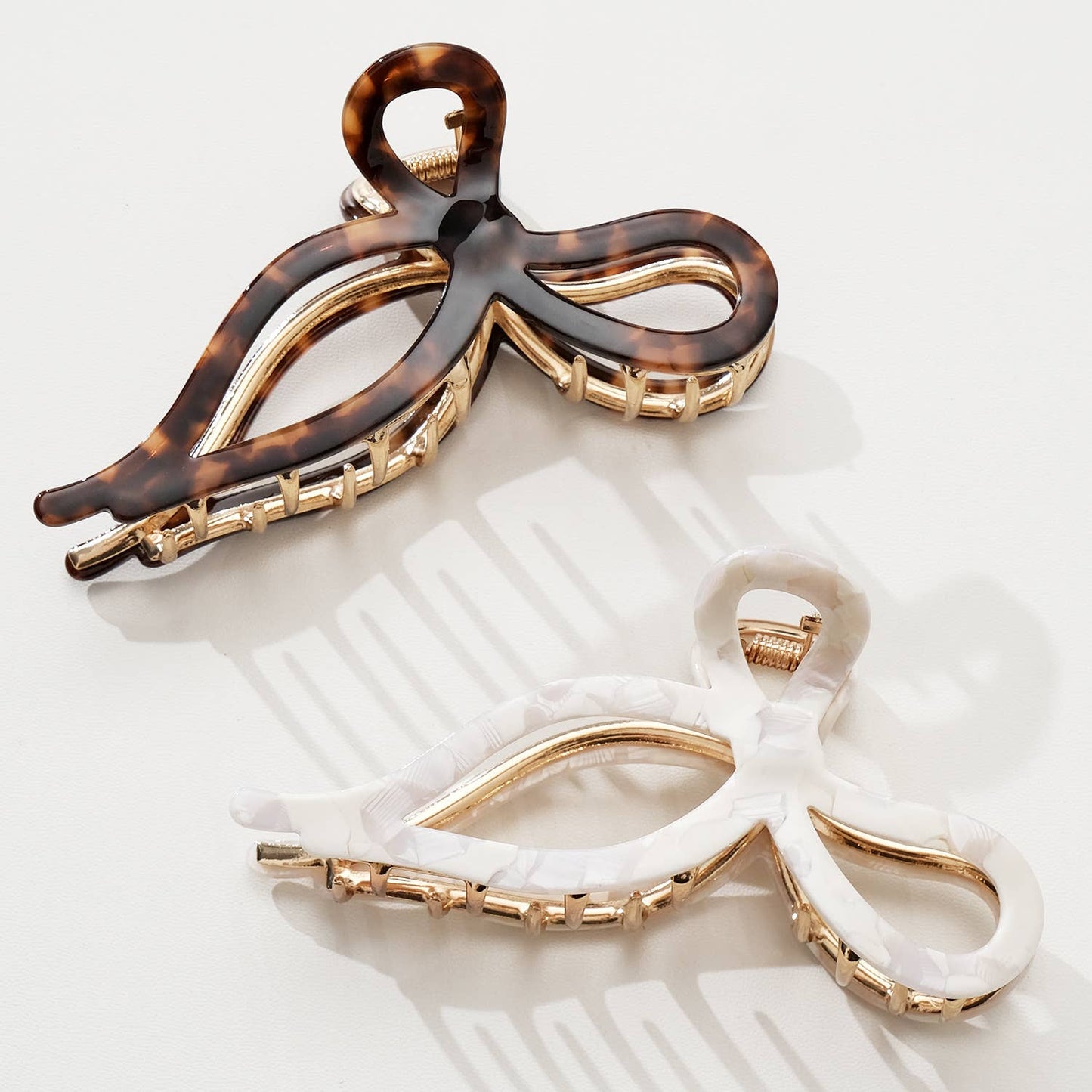 Sabrina Vintage Snow | Large Ribbon Metal Bow Claw Clip: Assorted