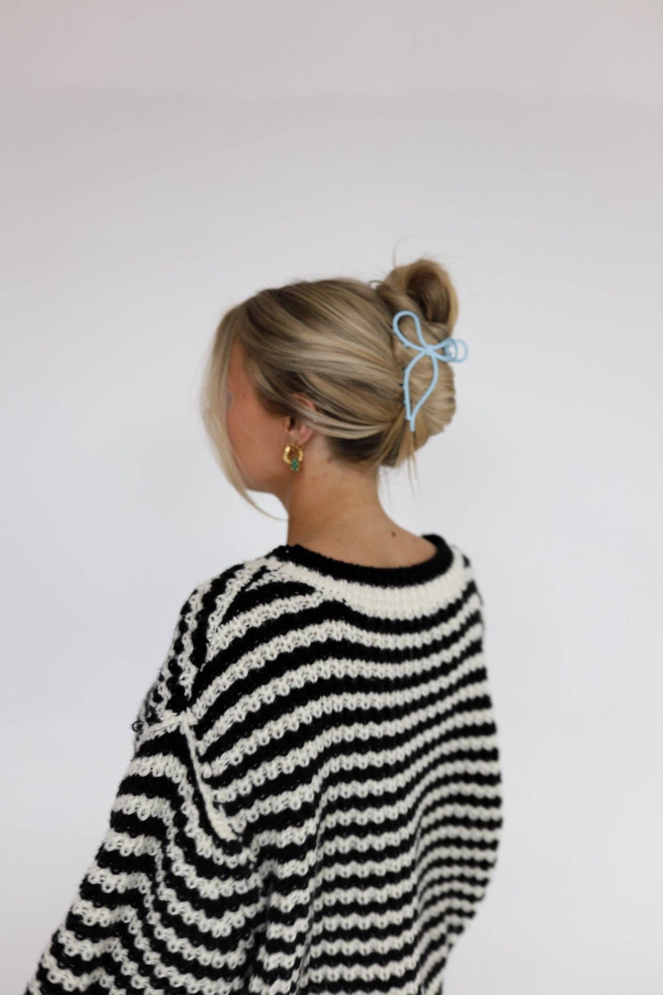 THE METAL BOW CLAW: BABY BLUE