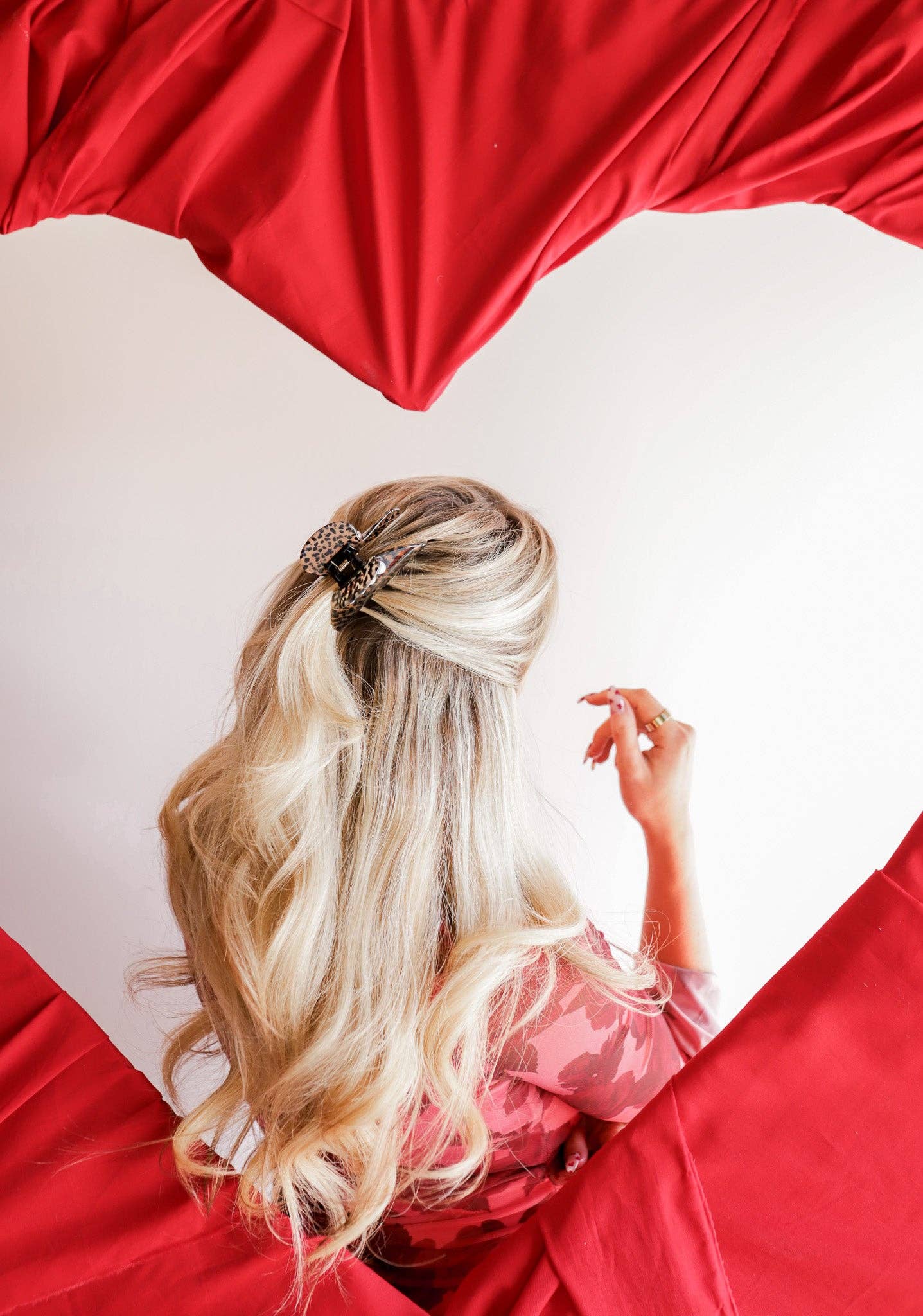 LOVE IS IN THE HAIR CLAW: MIDI CLAW